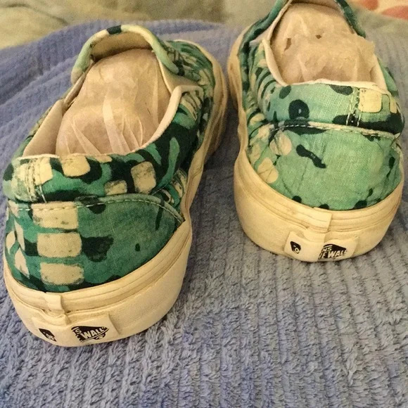 Vans Della Green size 7.5 woman/ 6 man. You will need a foot liner/ Dr. Schoales - Picture 2 of 15